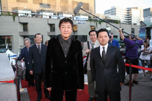 Ryoichi Kimizuka, réalisateur et co-scénariste et Hirotsugu Usui, producteur du film DARE MO MAMOTTE KURENAI